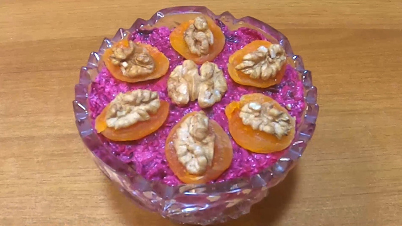 Салат из свеклы с сухофруктами